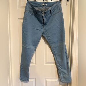 Stylish Women's Light Blue Skinny Jeans